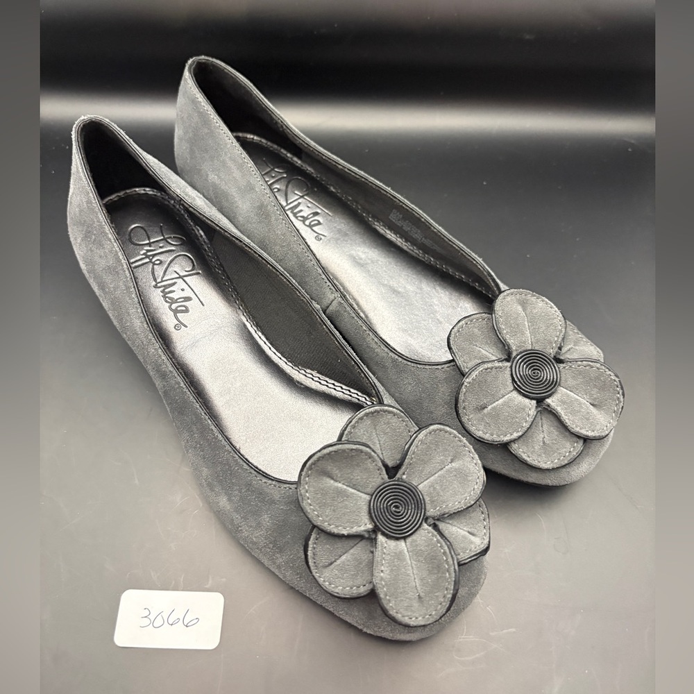 LifeStride Oliver Gray Flower Detail Flats Size 6 EUC Original Box